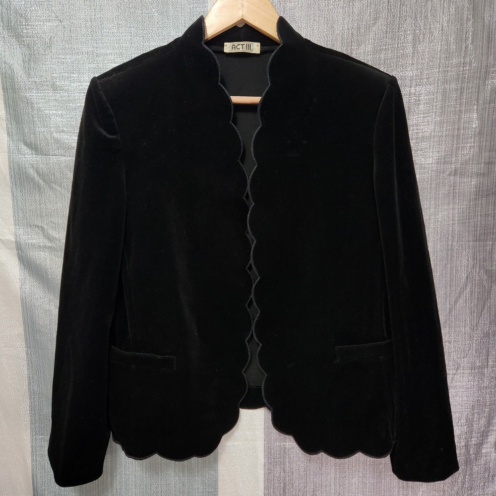 Act III Vintage Black Velvet Scalloped Open Front Jacket ILGWU Dark Academia